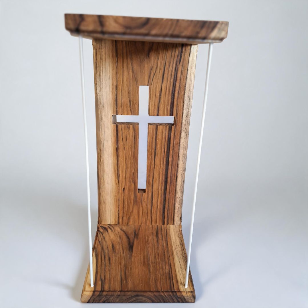 Capelinha de Madeira com Cruz – Oratório Decorativo para Imagens - P M ou G