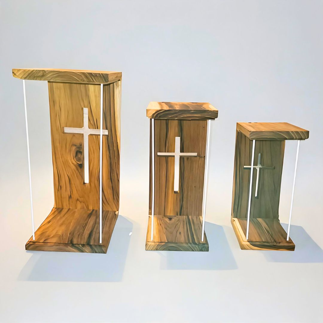 Capelinha de Madeira com Cruz – Oratório Decorativo para Imagens - P M ou G